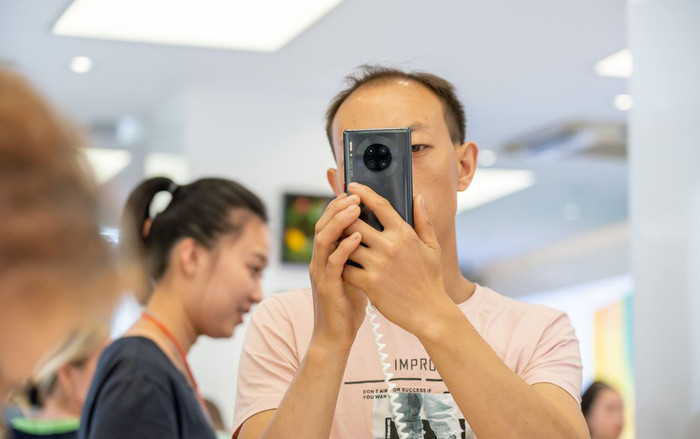 Huawei đang chứng tỏ một điều khiến Mỹ e ngại: Bị Mỹ cấm nhưng vẫn sản xuất được smartphone Ảnh 2