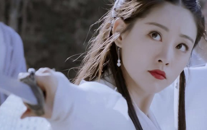 Người đẹp màn ảnh mà Kim Hee Chul yêu thích - Chúc Tự Đan bắt đầu bị công ty bỏ rơi? Ảnh 2