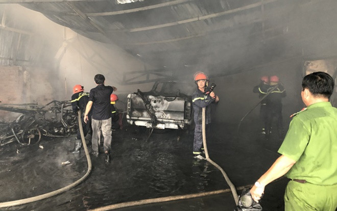 Chập điện trong lúc sạc xe điện trẻ em, bãi xe ở Kiên Giang cháy lớn Ảnh 2