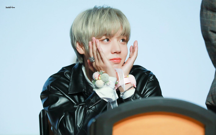 'Tiên tử nháy mắt' Park Jihoon tiết lộ thành viên Wanna One mình hay liên lạc nhất Ảnh 2