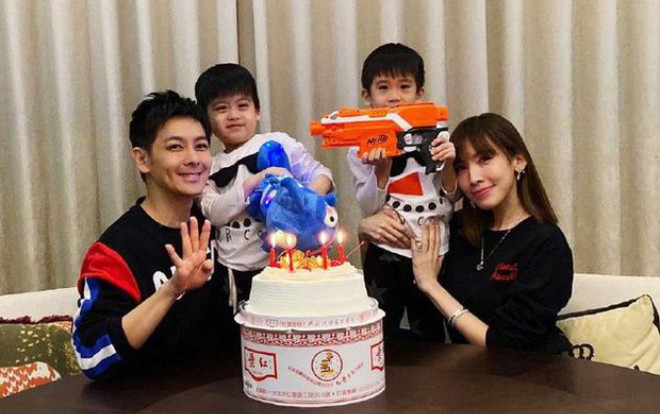 Lâm Chí Dĩnh khoe ảnh hai con trai sinh đôi nay đã lớn nhanh như thổi Ảnh 2