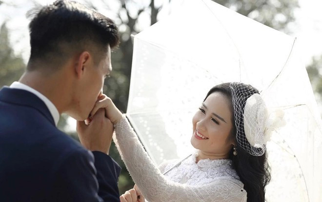 Nhan sắc nóng bỏng 2 nàng WAGs của 'song sát' Tiến Linh và Hà Đức Chinh Ảnh 2