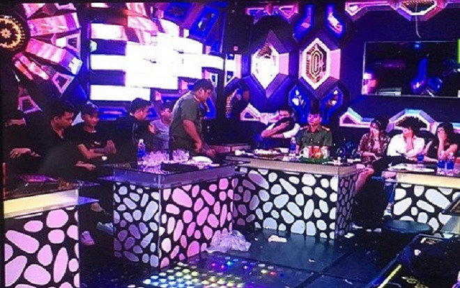 Nhóm thanh niên góp tiền mua ma túy tổ chức cho bạn trong phòng karaoke Ảnh 2