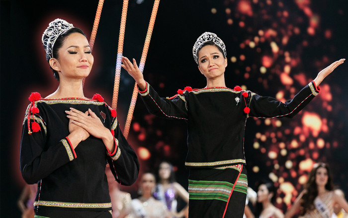 H’Hen Niê mặc váy Ê Đê, đi chân đất Final Walk: Chia tay 2 năm nhiệm kỳ trong nước mắt Ảnh 2