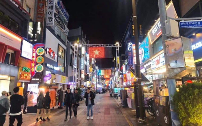 Hàn Quốc treo cờ Việt Nam ngay trung tâm Seoul, cổ vũ thầy Park Ảnh 2