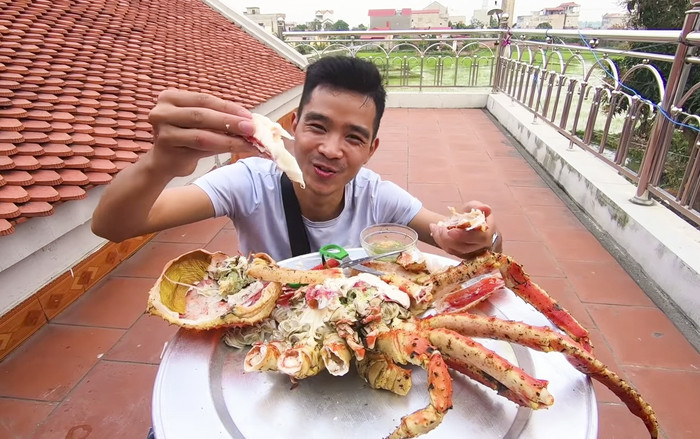 Xuất hiện kênh YouTube hot hơn cả Bà Tân Vlog: Lọt top 10 video nổi bật năm 2019, ăn uống 'sương sương' cũng hút hơn 22 triệu lượt xem Ảnh 2