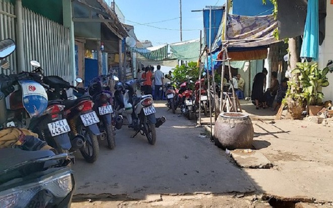 Vợ tạt nước trúng tường nhà hàng xóm, chồng bị truy sát đến tử vong Ảnh 2