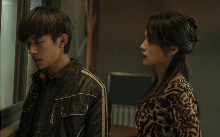 'Biểu diễn đẹp nhất': Dịch Dương Thiên Tỉ lần đầu hợp tác với Thư Kỳ với tạo hình mạnh mẽ, diễn xuất bằng ánh mắt được đánh giá cao Ảnh 2