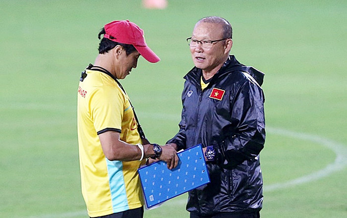 Thần tài bóng đá Việt Nam: Ông Park khác HLV Calisto là trợ lý Lee giỏi Ảnh 2