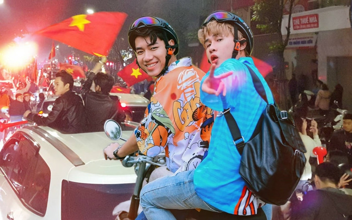 Clip: K-ICM và Jack 'tràn' xuống đường, phất cờ không ngừng nghỉ ăn mừng chiến thắng của đội tuyển Việt Nam Ảnh 2