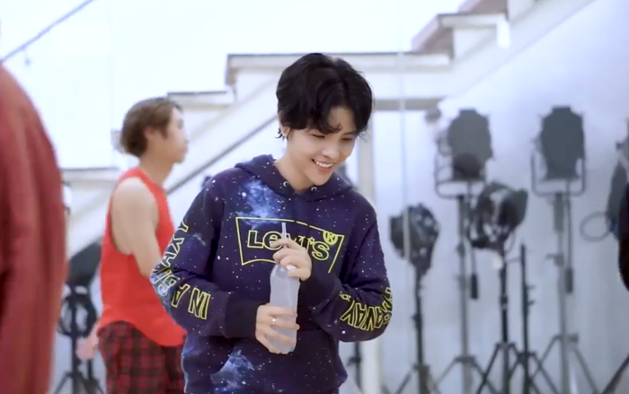 Vũ Cát Tường đi cà nhắc vì tập luyện liveshow đến chấn thương khiến fan đau xót hết lòng Ảnh 2