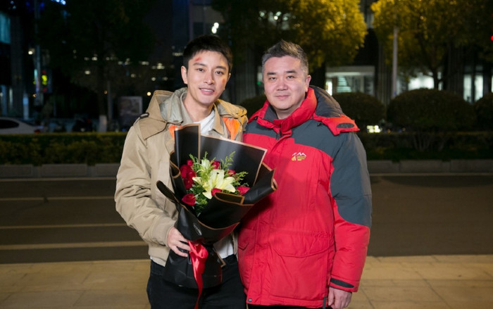 Mặc kệ chuyện Lý Tiểu Lộ - PGone, Giả Nãi Lượng vẫn tươi cười rạng rỡ đóng máy phim mới Ảnh 2