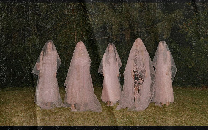 Red Velvet tung poster 'cô dâu bí ẩn' đánh úp fan, xác nhận trở lại đường đua lần thứ 3 trong năm Ảnh 2