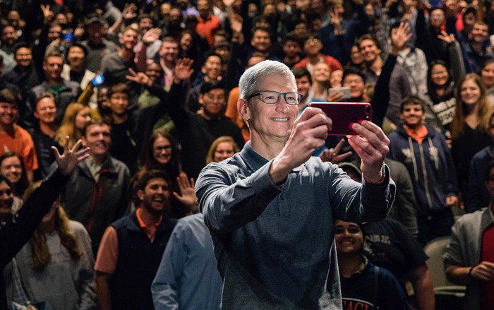 CEO Apple Tim Cook: 'iPhone của Apple không hề tẻ nhạt và cũ kĩ' Ảnh 2
