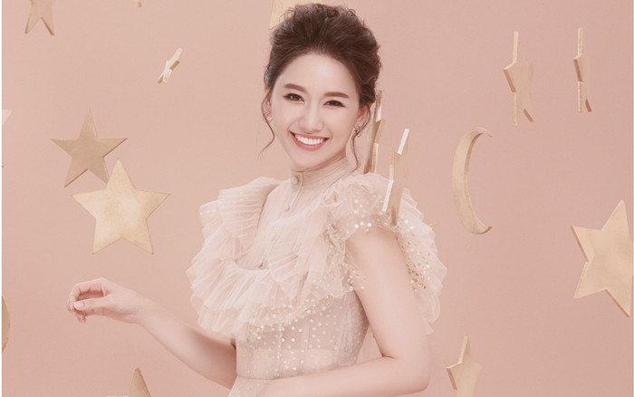 Hari Won hào hứng đập hộp 'sương sương' hơn 200 triệu cực 'xịn xò' để đi ra mắt phim Ảnh 2