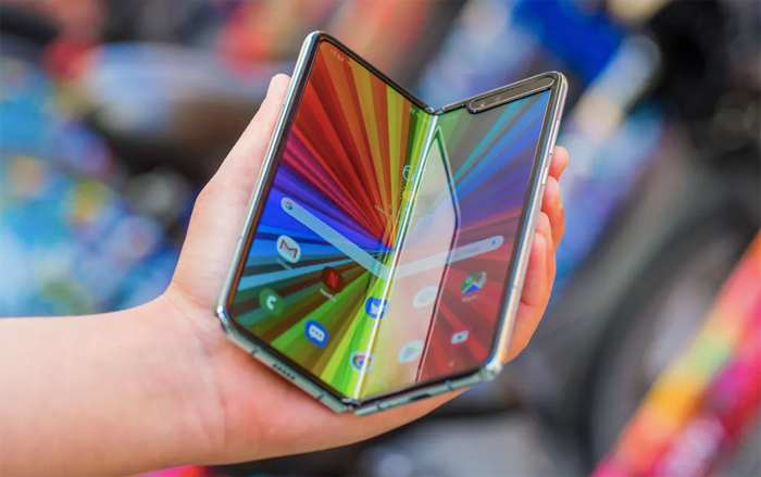 1 triệu người đã mua chiếc smartphone giá 2.000 USD của Samsung Ảnh 2