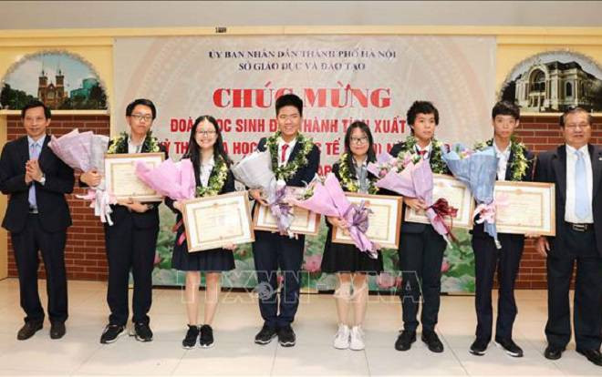 Tuyên dương đoàn học sinh đạt thành tích xuất sắc tại Olympic Khoa học trẻ quốc tế 2019 Ảnh 2