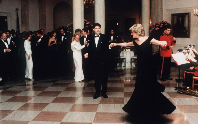 Chiếc váy Travolta nổi tiếng của công nương Diana được bán với giá 6.84 tỷ VNĐ Ảnh 2