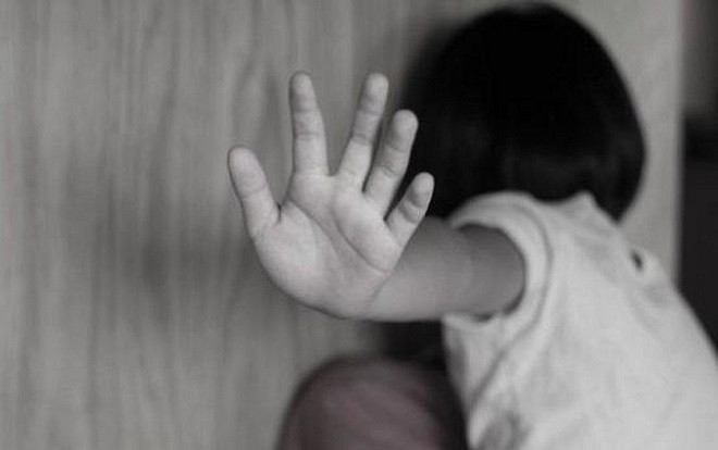 'Yêu râu xanh' 49 tuổi dụ cho kẹo rồi dâm ô 4 bé gái 8 - 10 tuổi Ảnh 2