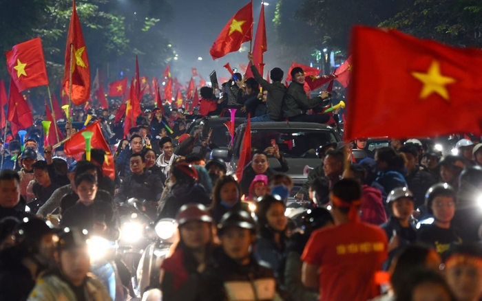 Báo lớn nước Mỹ: Bóng đá đang khiến người Việt Nam trở nên hạnh phúc Ảnh 2