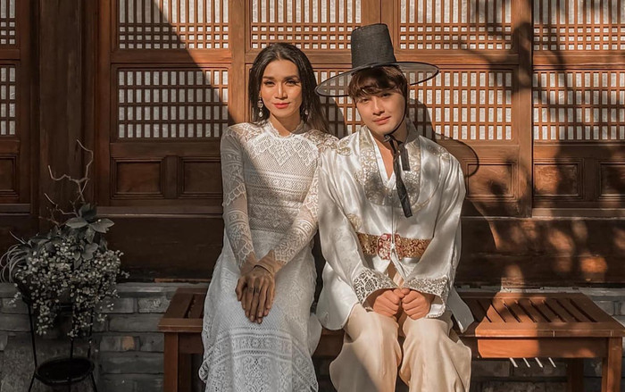 Diện áo dài ren gợi cảm bên người yêu, BB Trần khiến nhiều cô gái phải thầm ghen tị Ảnh 2