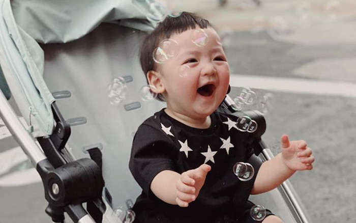 Nhân dịp con trai tròn 1 tuổi, Á hậu Tú Anh chính thức công khai gương mặt của quý tử đầu lòng Ảnh 2