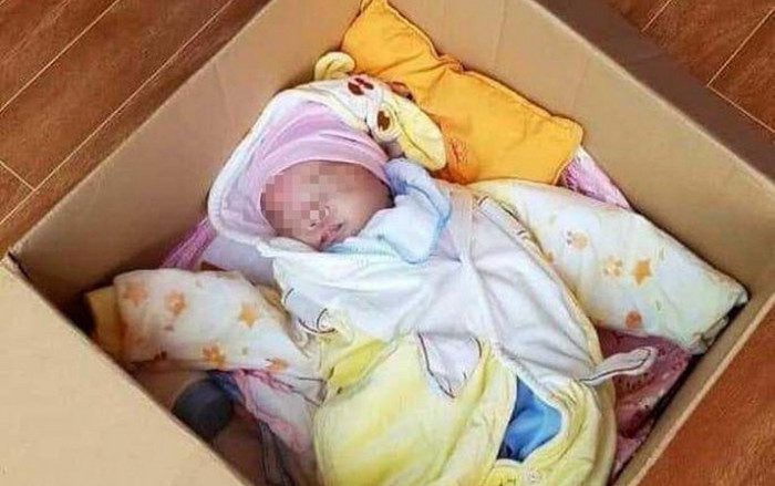 Bé gái 1 tháng tuổi bị mẹ bỏ rơi ở chùa kèm lá thư 'con là người mẹ tội lỗi đang đi học nên không có khả năng nuôi cháu' Ảnh 2