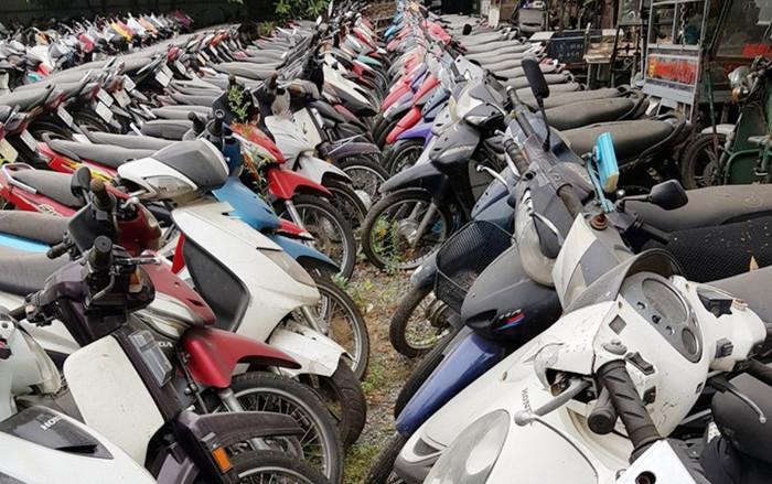 Hàng nghìn xe máy vi phạm ‘dầm mưa dãi nắng’ biến thành đống sắt vụn theo năm tháng ở Hà Nội Ảnh 2