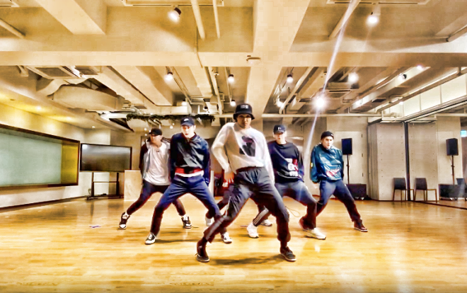 Cuối cùng thì EXO cũng chịu tung bản dance 'ngầu lòi' cho hit 'Obsession' rồi! Ảnh 2