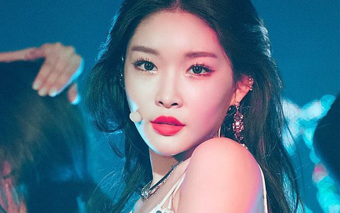 Chungha tặng túi LV cho các backup dancer Ảnh 2