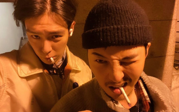 Đăng hình selfie khá 'nhạy cảm' nhưng GD&TOP lại nhận được 'cơn mưa' ủng hộ từ netizen Ảnh 2