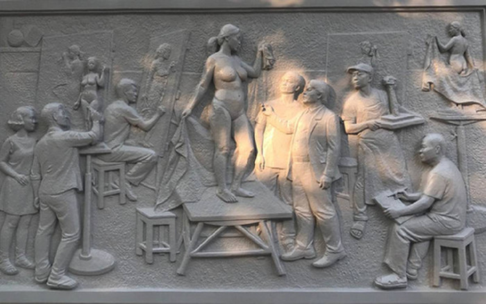 Bức phù điêu có hình thầy hiệu trưởng Đại học Mỹ Thuật Việt Nam gây tranh cãi: Sẽ sớm được gỡ bỏ Ảnh 2