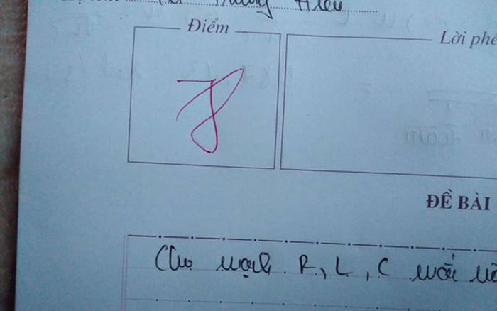 Cô học trò hoang mang khi nhận lại bài kiểm tra, chẳng biết cô giáo chấm 7 hay 8 điểm? Ảnh 2