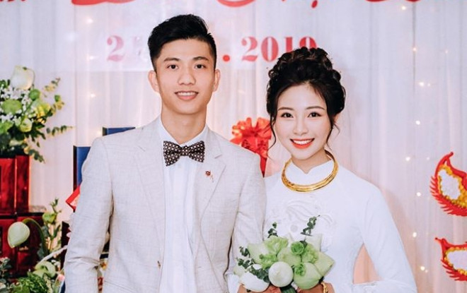 Đăng ảnh sau lễ đính hôn, Phan Văn Đức nhận 'mưa' lời chúc từ đồng đội Ảnh 2