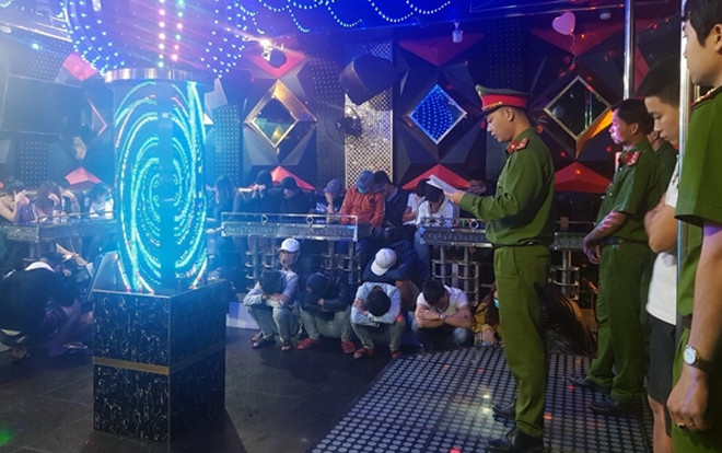 Phát hiện 58 thanh niên phê ma túy trong quán karaoke ở Quảng Nam Ảnh 2