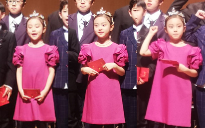 Giữa lùm xùm li hôn của bố mẹ, con gái Giả Nãi Lượng và Lý Tiểu Lộ xuất hiện với vẻ ngoài xinh xắn Ảnh 2