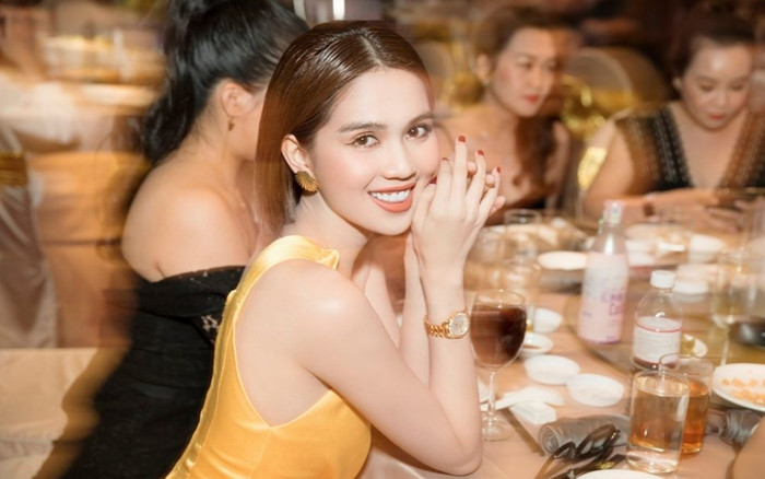 Ngọc Trinh xinh lung linh trong bộ cánh sang chảnh tại sự kiện ở Malaysia Ảnh 2