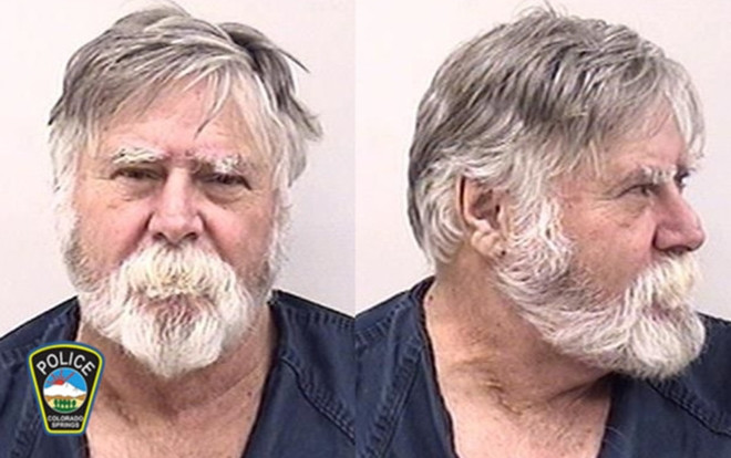 Kẻ cướp ngân hàng rải tiền giữa đường và hét lớn: 'Chúc mừng Giáng sinh' Ảnh 2