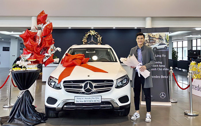 Xế hộp Mercedes-Benz GLC 250 thủ môn Bùi Tiến Dũng vừa 'đập hộp' có gì đặc biệt? Ảnh 2