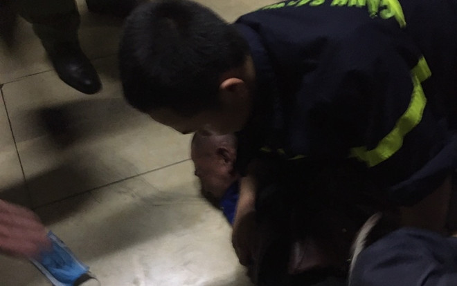 Giải cứu nữ điều dưỡng bị nam bệnh nhân khống chế: Nạn nhân đang mang thai tháng thứ 3, phải nhập viện cấp cứu Ảnh 2