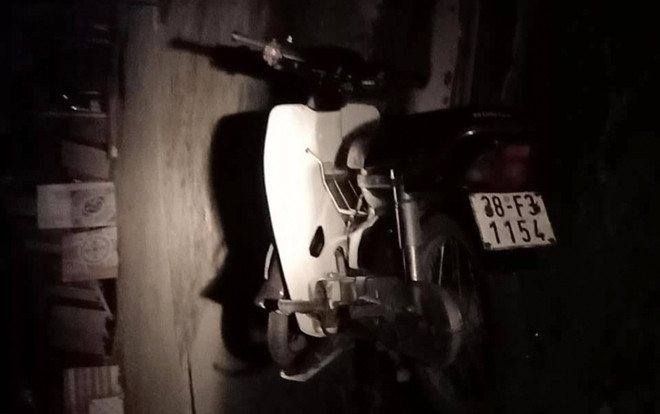 Hai nhóm thanh niên dùng dao kiếm lao vào hỗn chiến vì đèn pha dọi vào mặt Ảnh 2