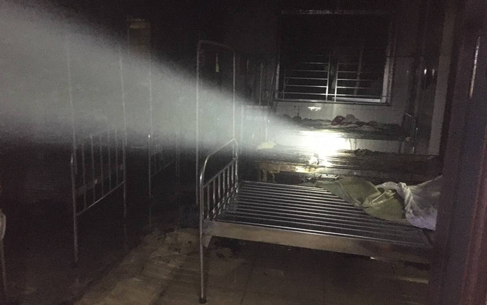 Vụ nam bệnh nhân châm lửa đốt phòng, đánh nữ điều dưỡng ngất xỉu: Xé áo và có ý định cưỡng hiếp nạn nhân Ảnh 2