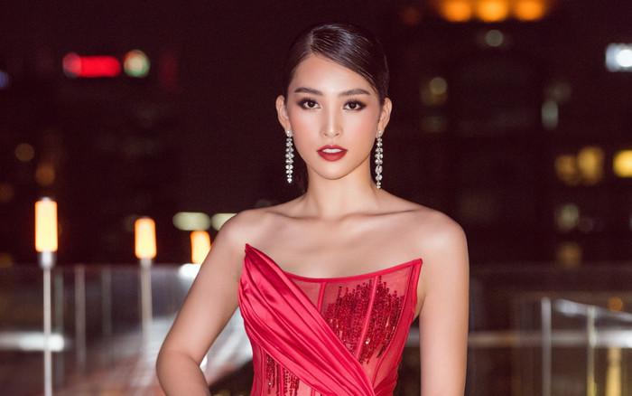 Hoa hậu Tiểu Vy diện đầm xẻ cao vút, nhan sắc xứng danh Best Face of the year Ảnh 2