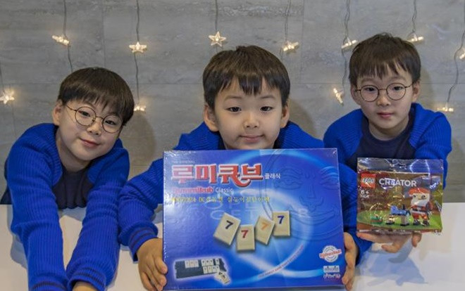 Trọn bộ ảnh Giáng sinh 2019 siêu đáng yêu của Daehan, Minguk và Manse Ảnh 2