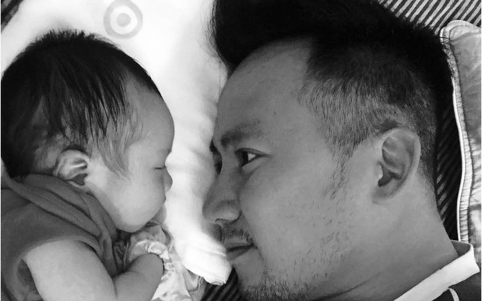 Vợ chồng Rapper Tiến Đạt lần đầu khoe ảnh rõ diện mạo con trai đầu lòng Ảnh 2