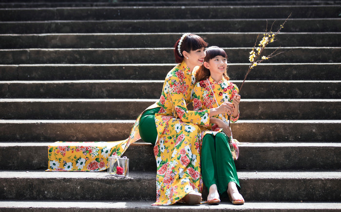 Hoa hậu Ngọc Diễm cùng con gái diện áo dài đón Xuân Ảnh 2