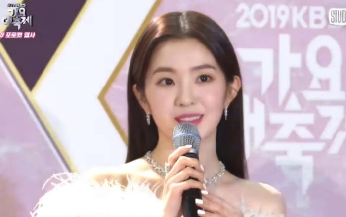 Khoảnh khắc Irene cố gắng cầm nước mắt trước hình ảnh của Wendy tại KBS Gayo Daechukje 2019 Ảnh 2