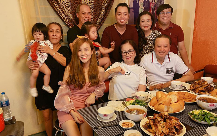 NSƯT Bảo Quốc tặng quà sinh nhật 'khủng' cho bà xã Hoài Lâm, dân tình nức lòng khen: 'Đúng là ông Nội xịn nhất thế giới' Ảnh 2