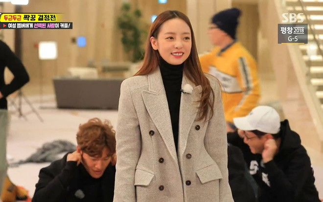 Đồng nghiệp nổi tiếng gửi thư tay, thành viên 'Running Man' viếng nơi lưu giữ tro cốt Goo Hara Ảnh 2
