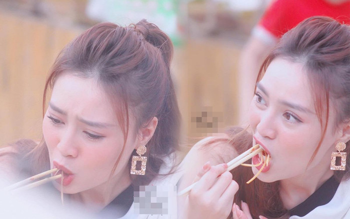 Bất chấp hình ảnh ngọc nữ, Ninh Dương Lan Ngọc vẫn thoải mái ăn uống tới mức… méo miệng Ảnh 2